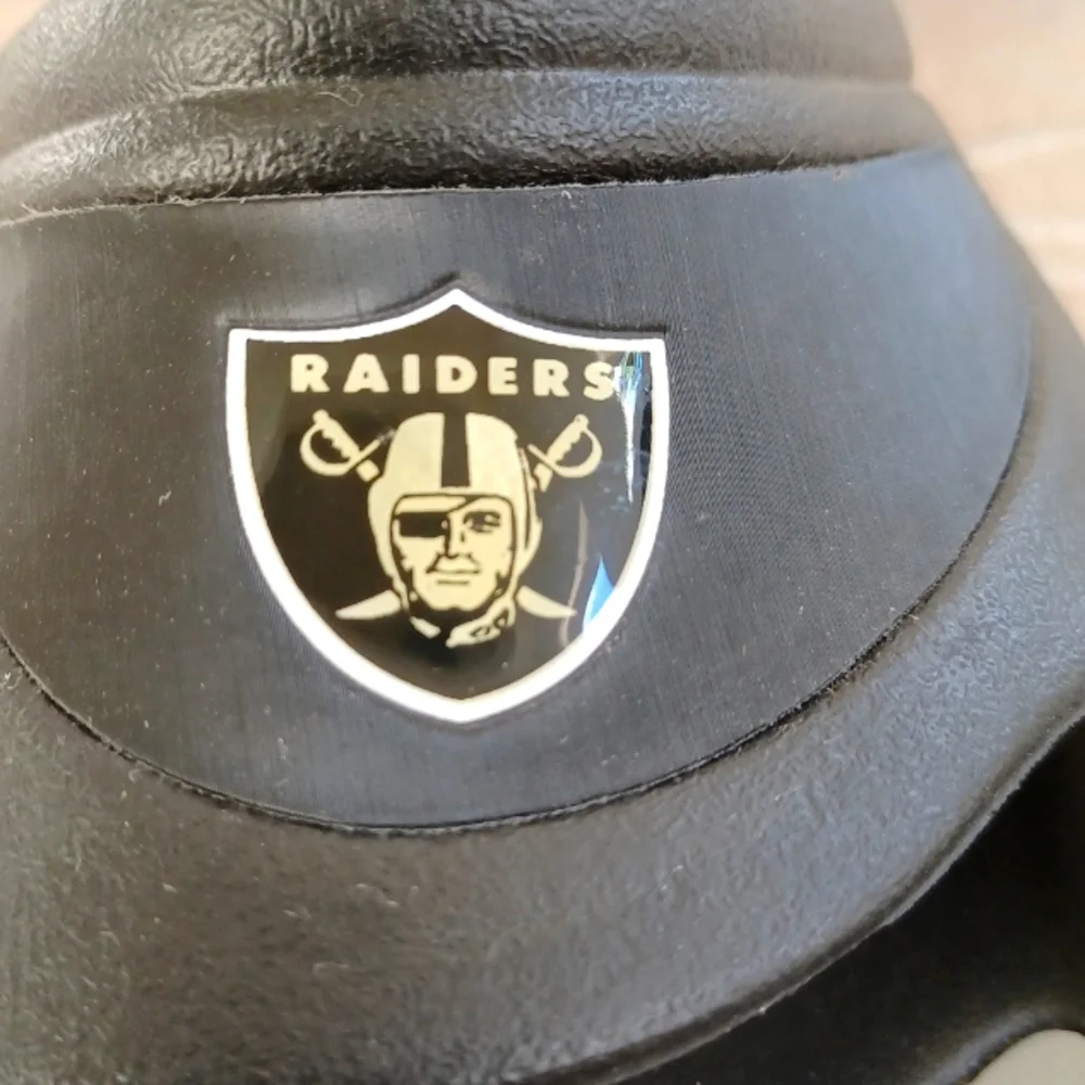 Reebok raiders slip
